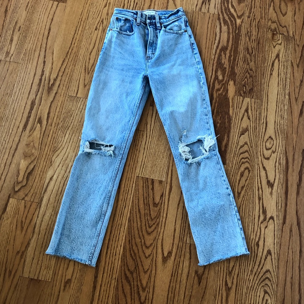 Abercrombie 90’s straight leg ultra high rise 000R, 23R